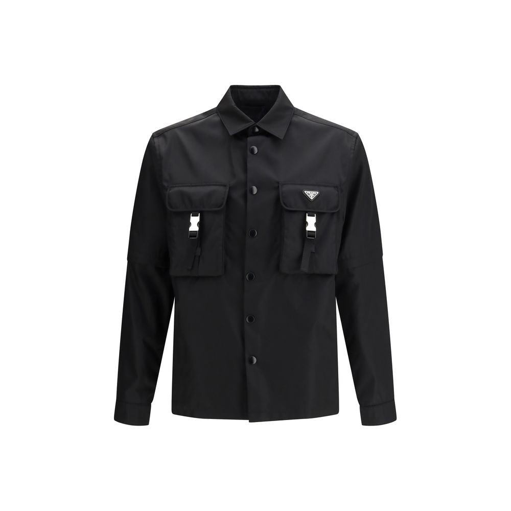 Veste noire en polyamide recyclé Prada, style élégant et écologique, avec fermeture à glissière et col montant.