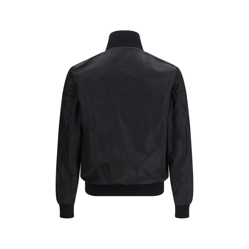 Veste Prada en laine noire Oves Aries, coupe élégante avec détails modernes, portée sur un mannequin.