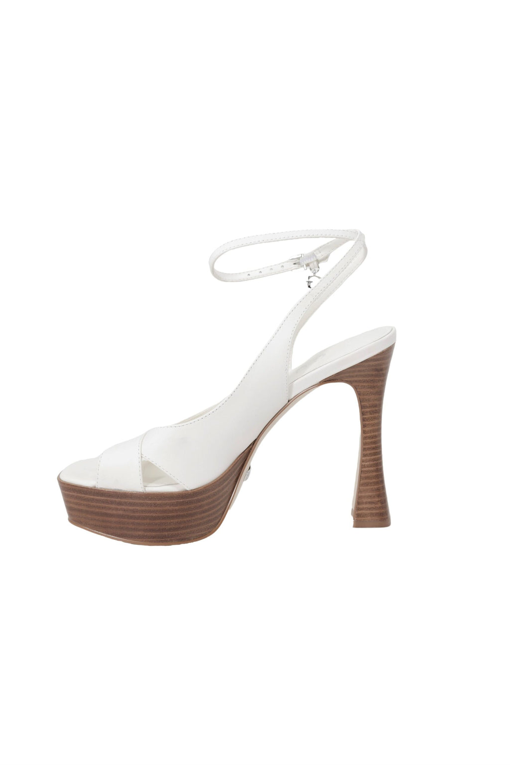 Sandales plateforme Guess en fibres beiges, avec brides sophistiquées et semelle épaisse, parfaites pour un style tendance.