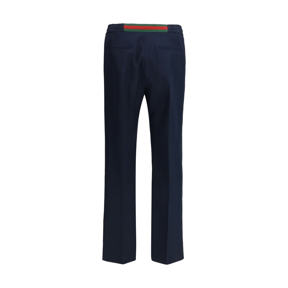 Pantalon décontracté en polyester bleu de Gucci avec coupe confortable et détails modernes, visible sur le produit.