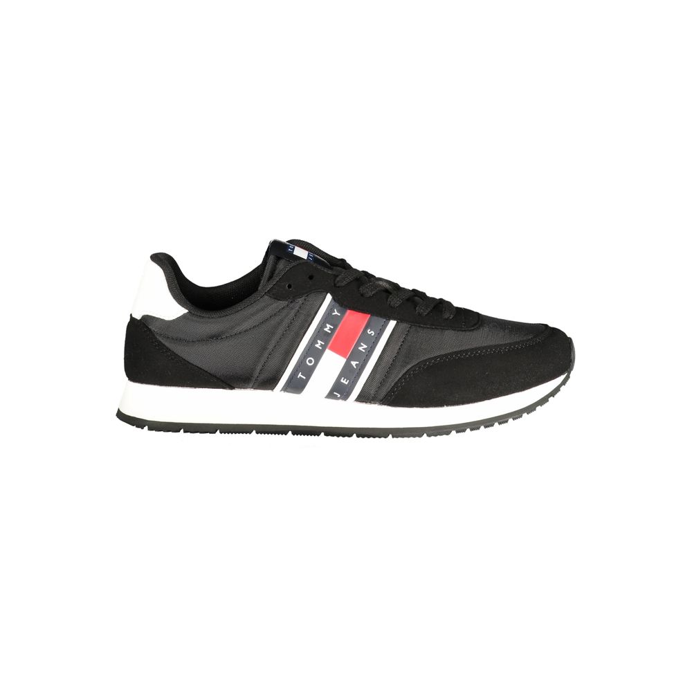 Sneakers hommes en polyuréthane noir de Tommy Hilfiger, style moderne avec semelle blanche et design élégant.