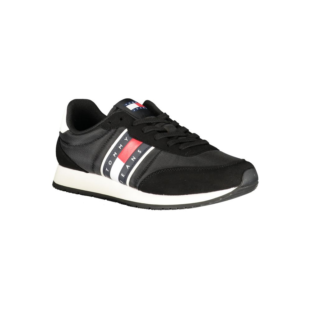 Sneakers en polyuréthane noir Tommy Hilfiger pour homme, vue de face avec détails du design moderne.