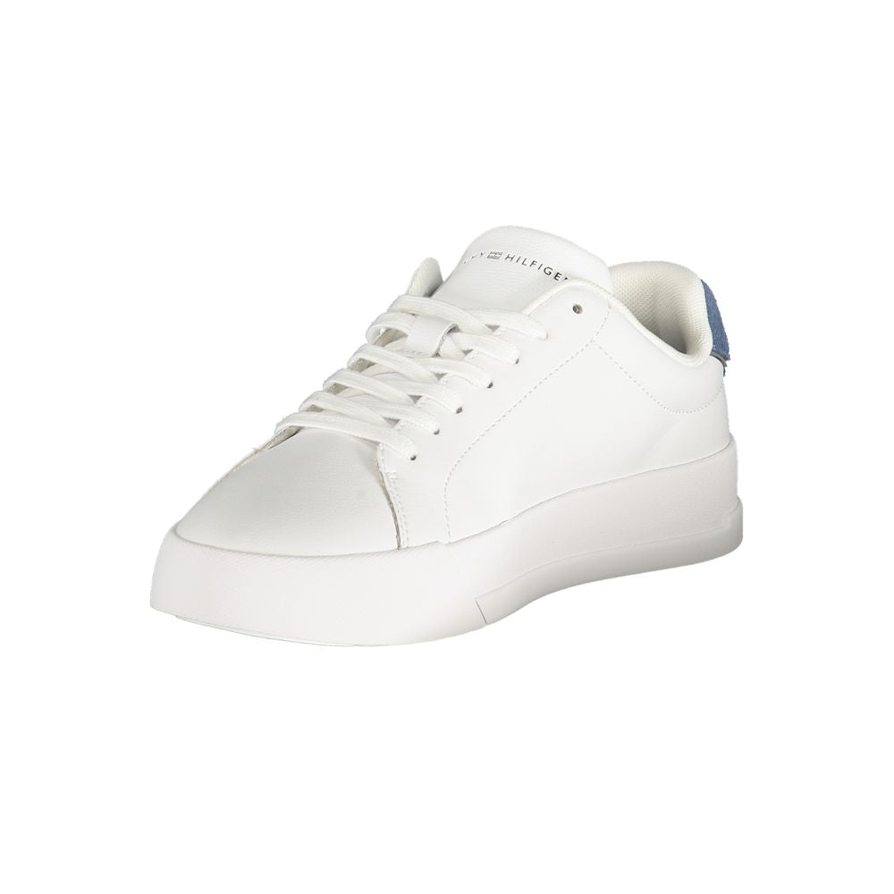 Sneakers blanches pour hommes Tommy Hilfiger en polyurethane avec semelle blanche, style décontracté et moderne.