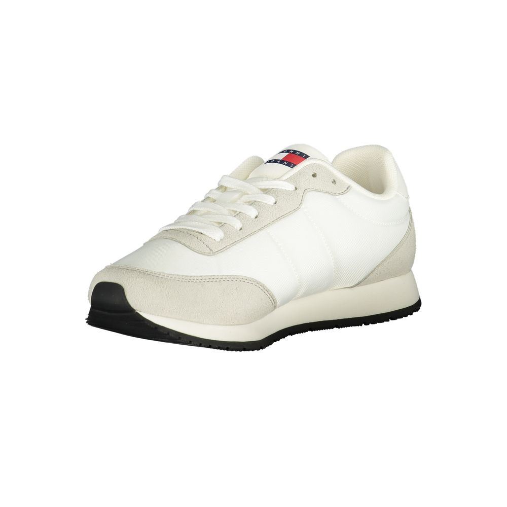 Sneakers blanches en polyuréthane pour hommes Tommy Hilfiger, design moderne et élégant, vue de face.
