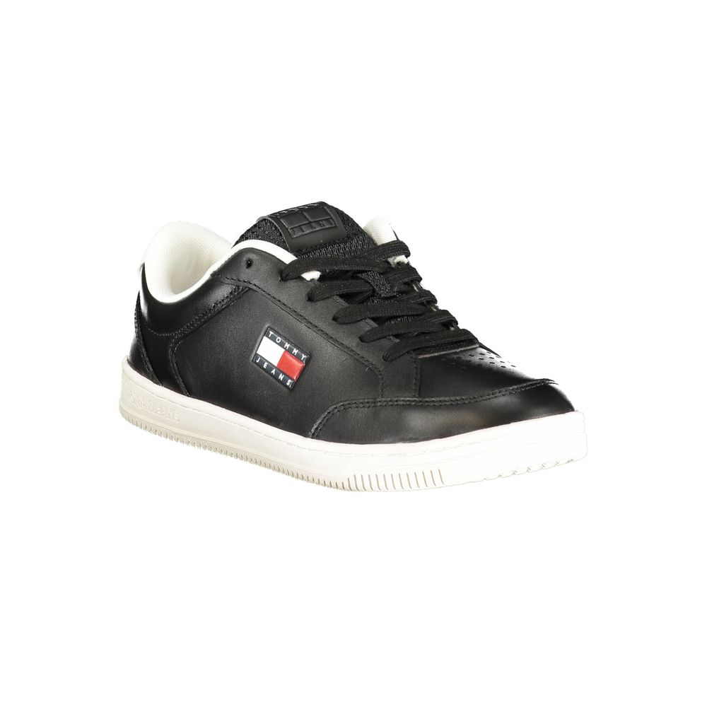Sneakers pour hommes Tommy Hilfiger en polyuréthane noir, style décontracté et moderne, avec semelle blanche.