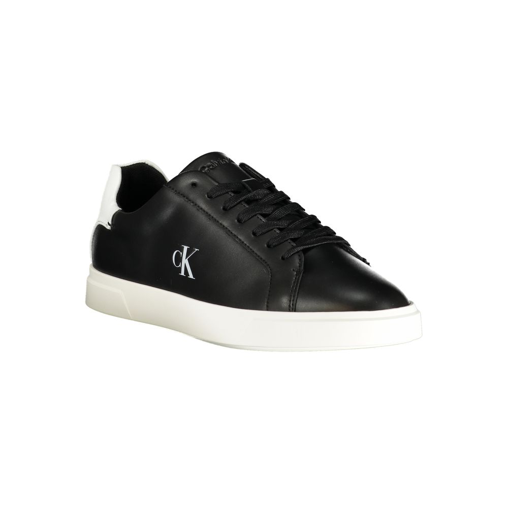 Sneakers pour femmes Calvin Klein en polyuréthane noir, mode décontractée avec semelle blanche et design tendance.