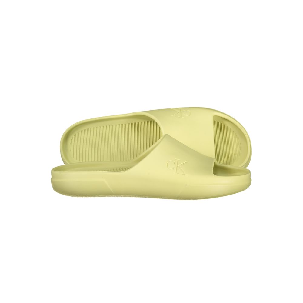 Mules homme en polyuréthane jaune de la marque Calvin Klein, confortables et élégants pour un style décontracté.