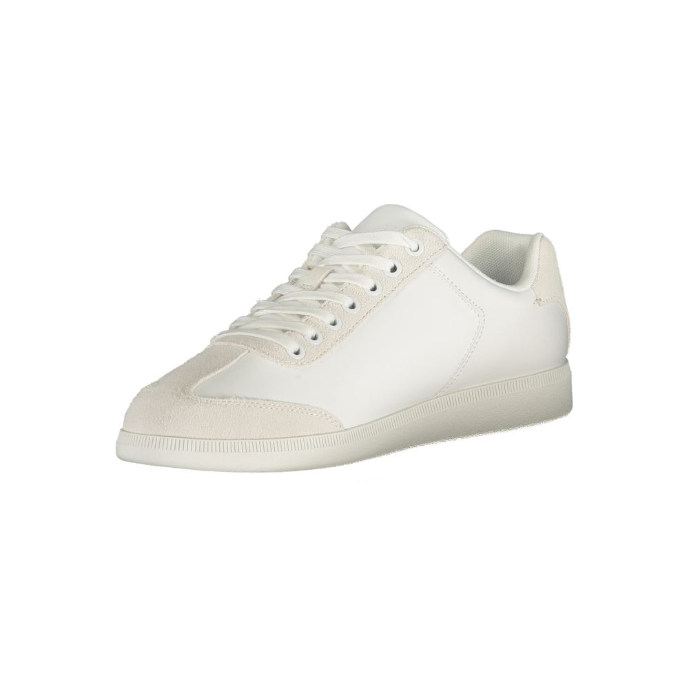 Sneaker homme en polyester blanc de Calvin Klein, chaussure décontractée avec semelle blanche et design moderne.