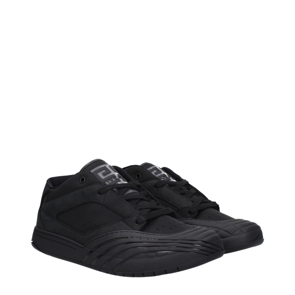 Chaussures basses Givenchy en tissu noir, sneakers décontractés avec design moderne et semelle blanche.
