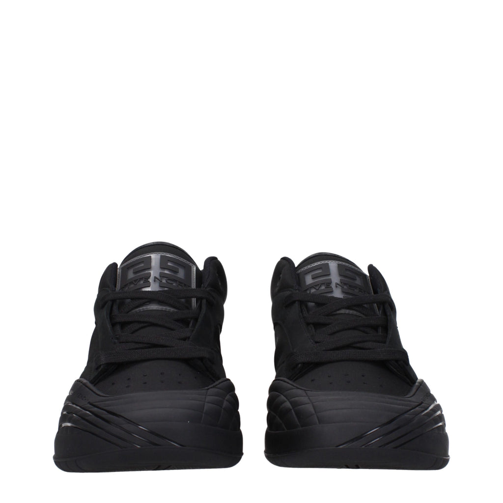Chaussures Givenchy en tissu noir, baskets basses élégantes avec design moderne et semelle blanche.