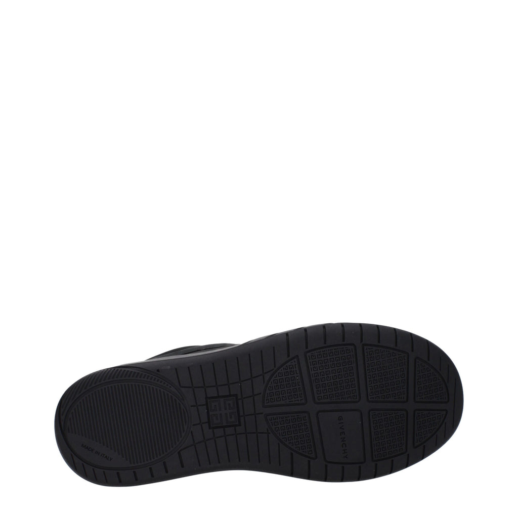 Chaussures Givenchy en tissu noir, baskets basses élégantes avec semelle blanche, vue de côté.