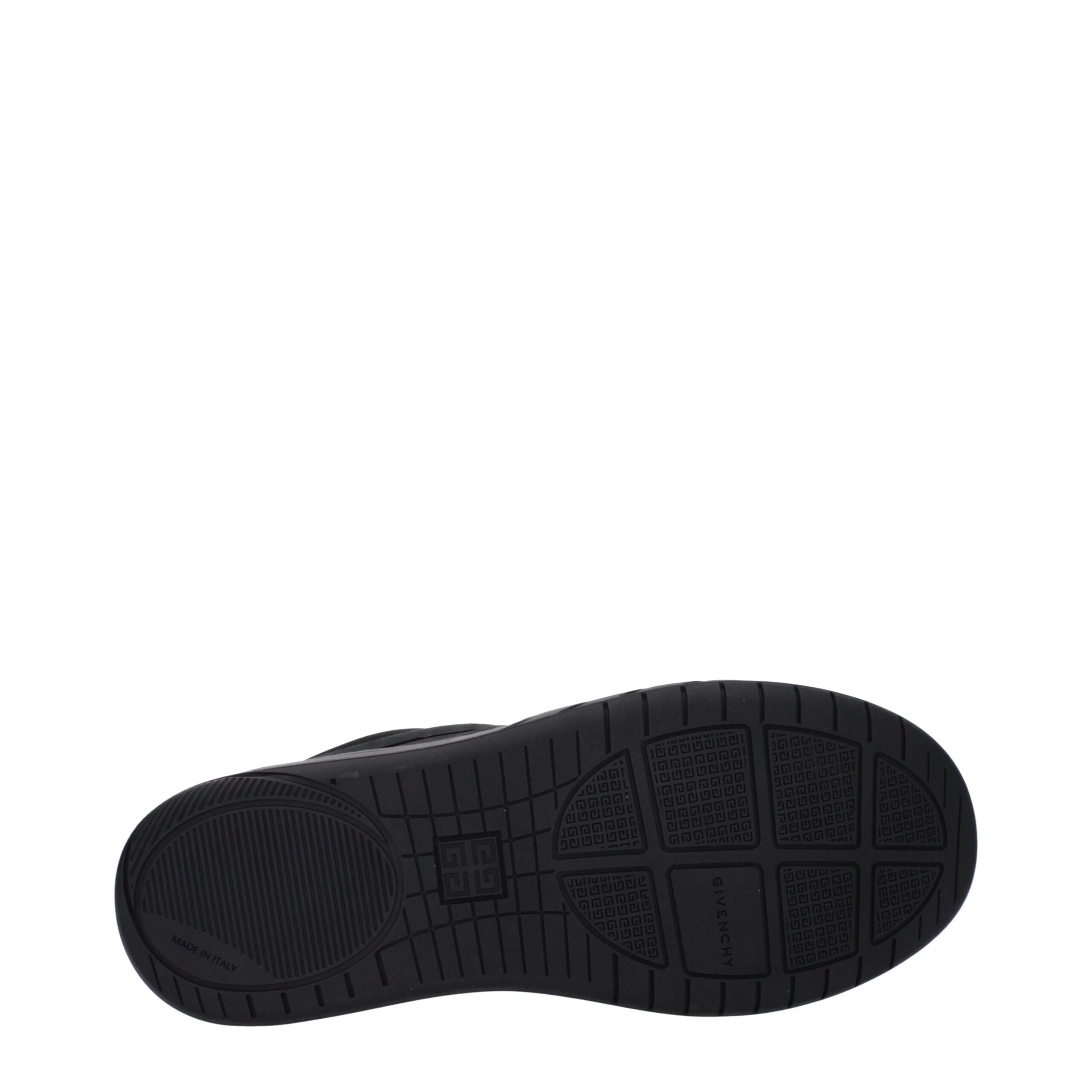 Chaussures Givenchy en tissu noir, baskets basses élégantes avec semelle blanche, vue de côté.