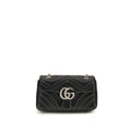 Sac à main Gucci en cuir d'agneau noir Ovis Aries avec détails élégants et poignée en cuir, vue de face.