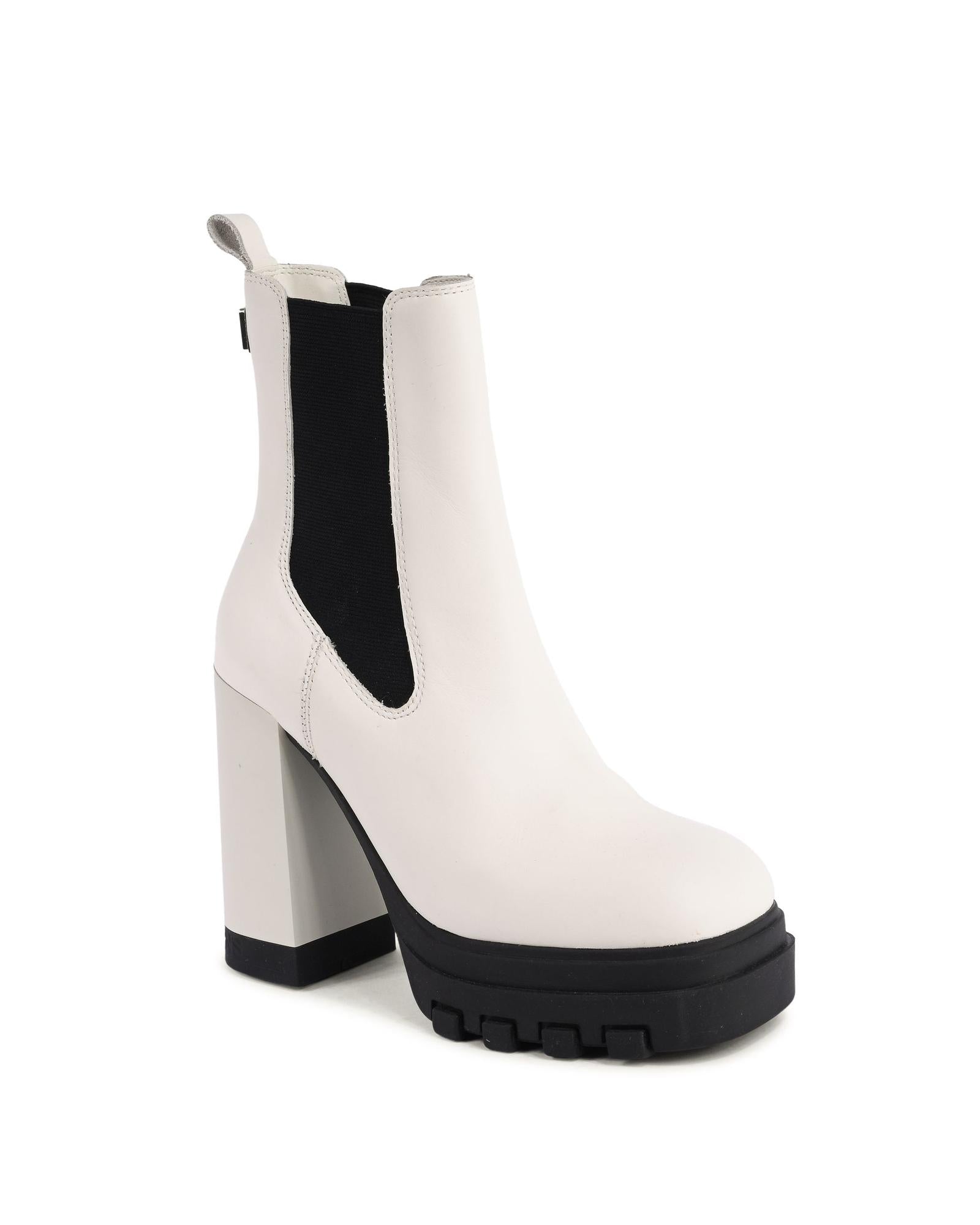 Bottes ankle en cuir blanc de Tommy Hilfiger avec semelle en caoutchouc et détails élégants pour femme.