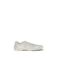 Chaussures Prada blanches en tissu, baskets basses élégantes avec semelle blanche et design épuré.