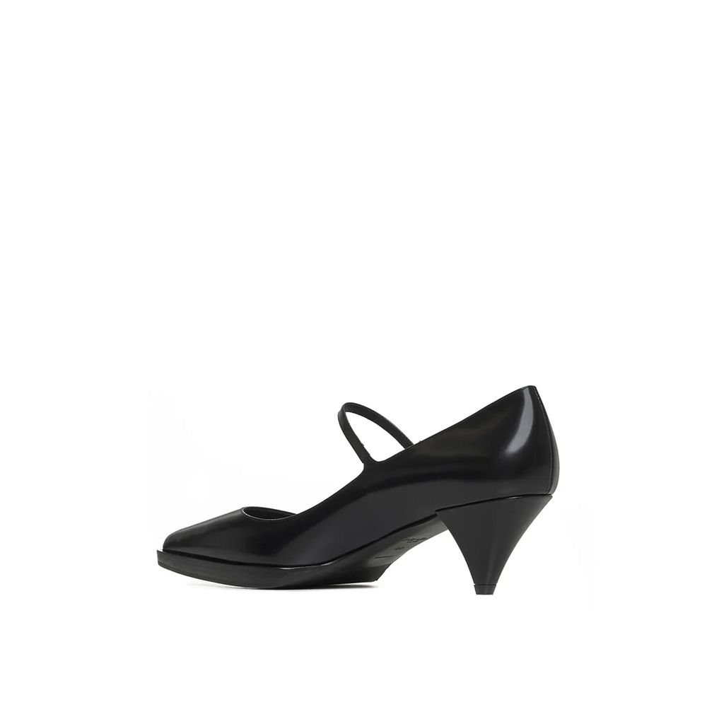 Chaussures Prada noires en cuir de veau à talons moyens, élégantes et sophistiquées pour femmes.