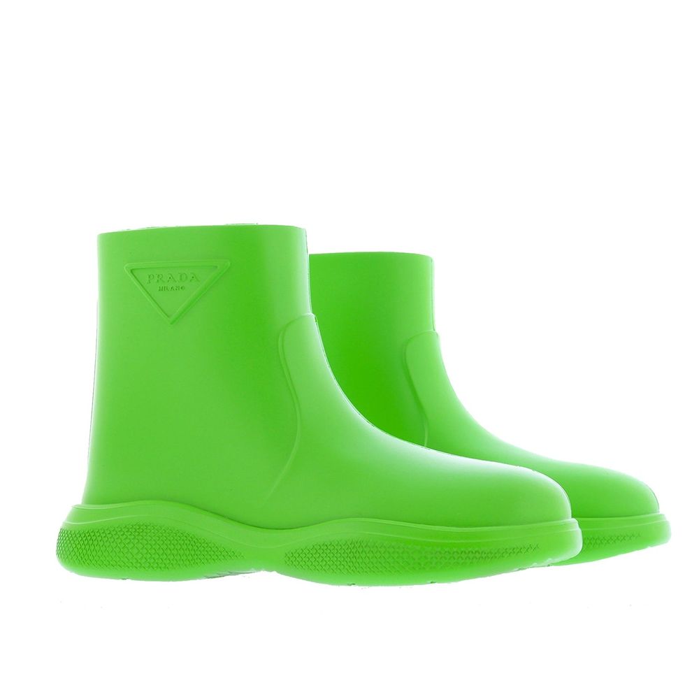 Bottes de pluie en caoutchouc bicolores Prada pour femme, design résistant à l'eau et élégant.