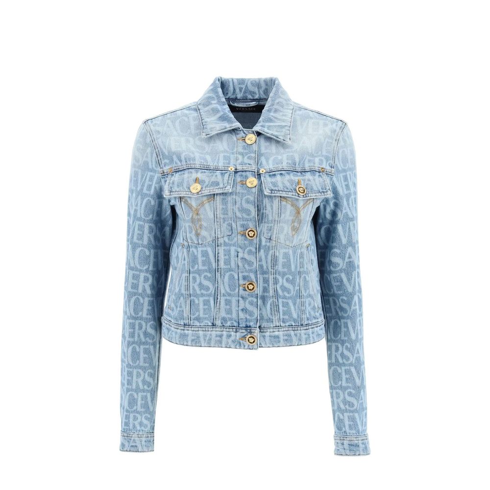 Veste en denim bleu en coton de la marque Versace, style décontracté avec logo visible sur le devant.