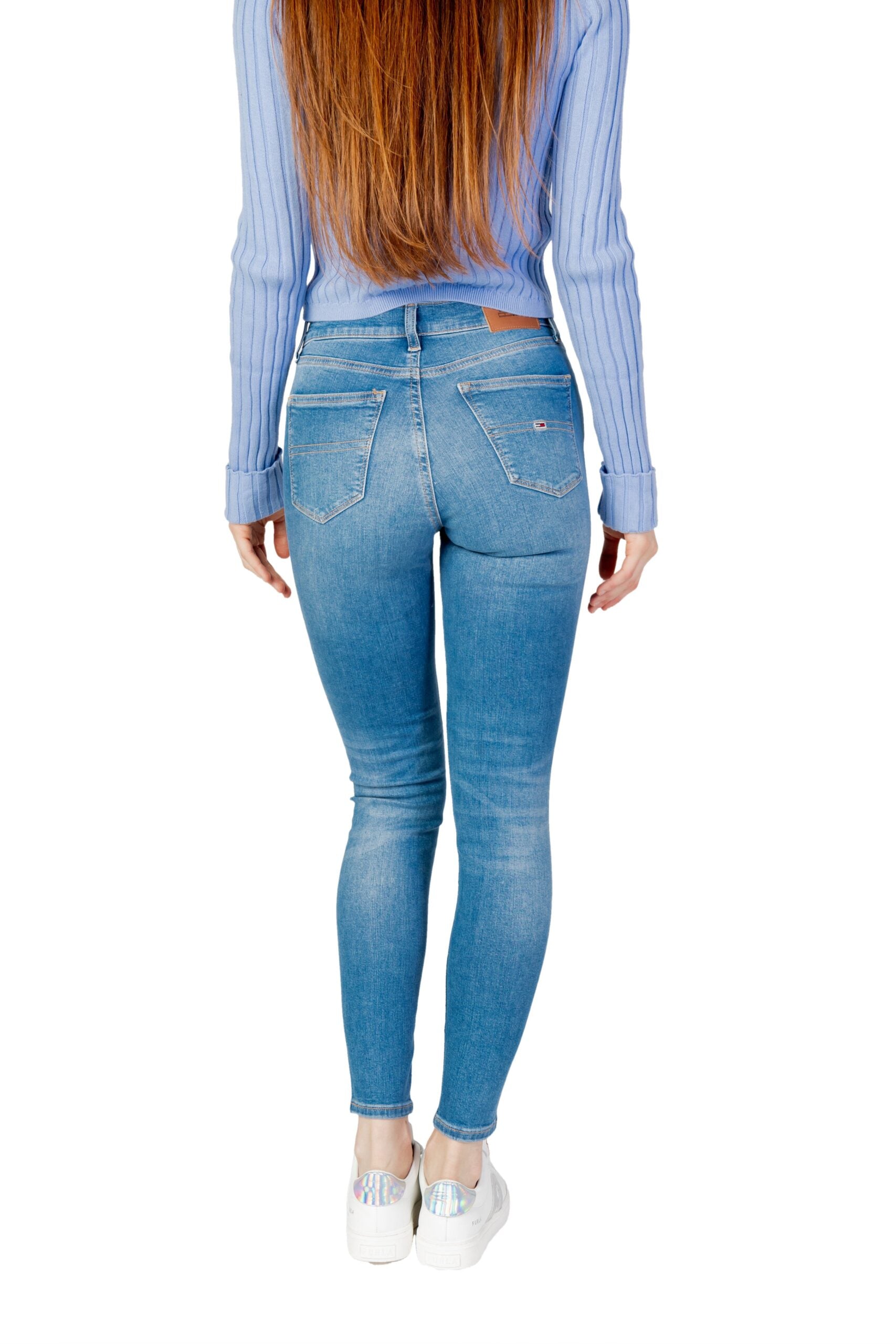 Jeans skinny en coton bleu Tommy Hilfiger, ajustés et modernes, avec détails classiques et fermeture éclair visible.