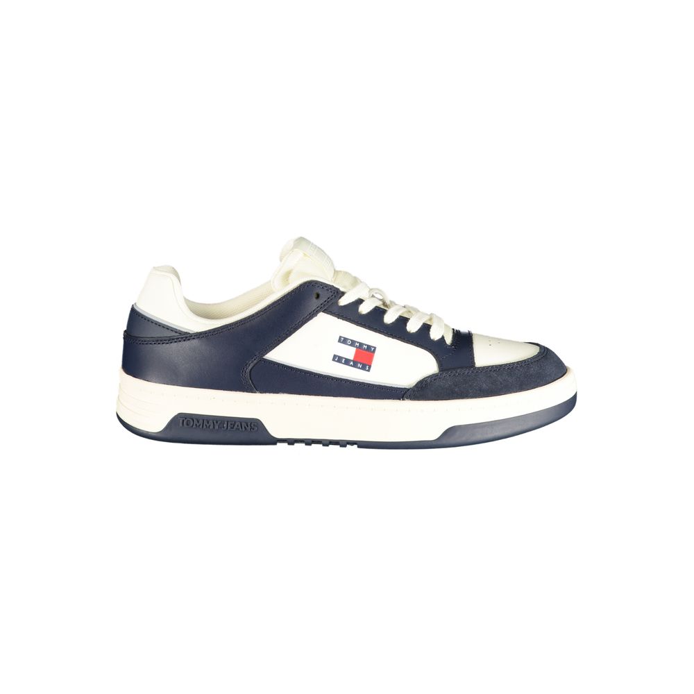 Sneakers pour hommes Tommy Hilfiger en polyuréthane blanc, style décontracté et moderne.