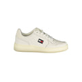 Sneakers blanches pour femmes Tommy Hilfiger en polyuréthane, style décontracté et moderne, vue de face sur fond neutre.