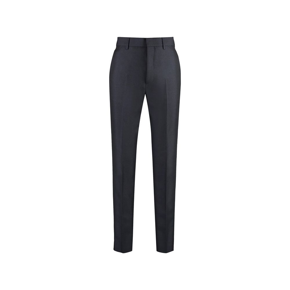 Pantalon de costume en mohair bleu de Prada, coupe élégante et tissu léger, porté sur mannequin.
