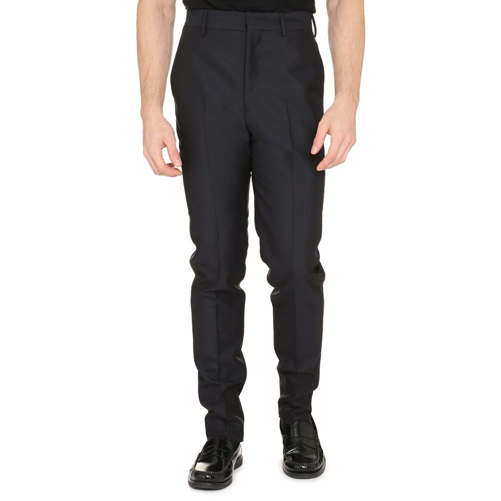 Pantalon homme Prada en mohair bleu, coupe élégante et ceinture ajustable, tissu doux et sophistiqué.
