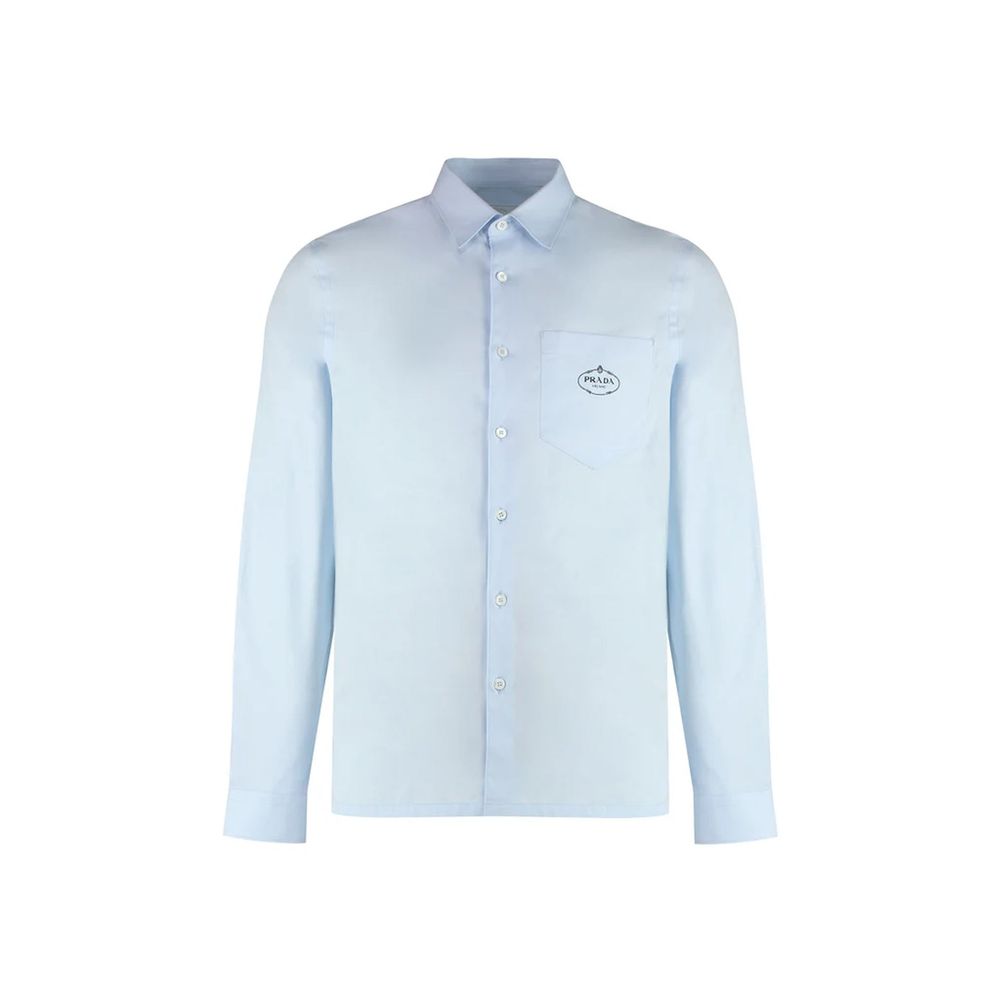 Chemise homme Prada en coton bleu, chemise élégante avec col classique et boutons, tissu de qualité.