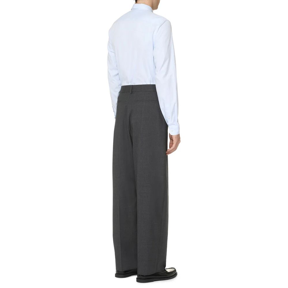 Chemise en coton bleu Prada pour homme, détails élégants et coupe classique, visible sur le produit.