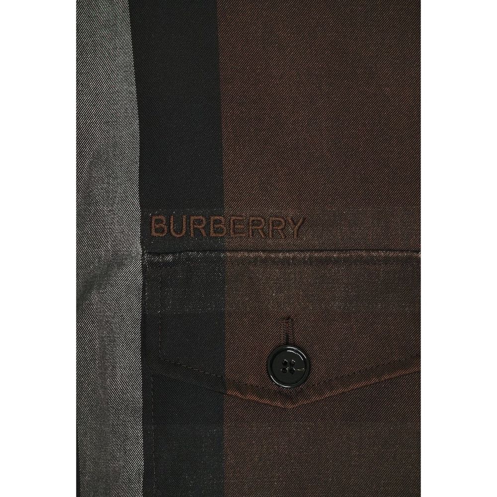 Impression d'une parka en coton marron de la marque Burberry, avec capuche et détails élégants.