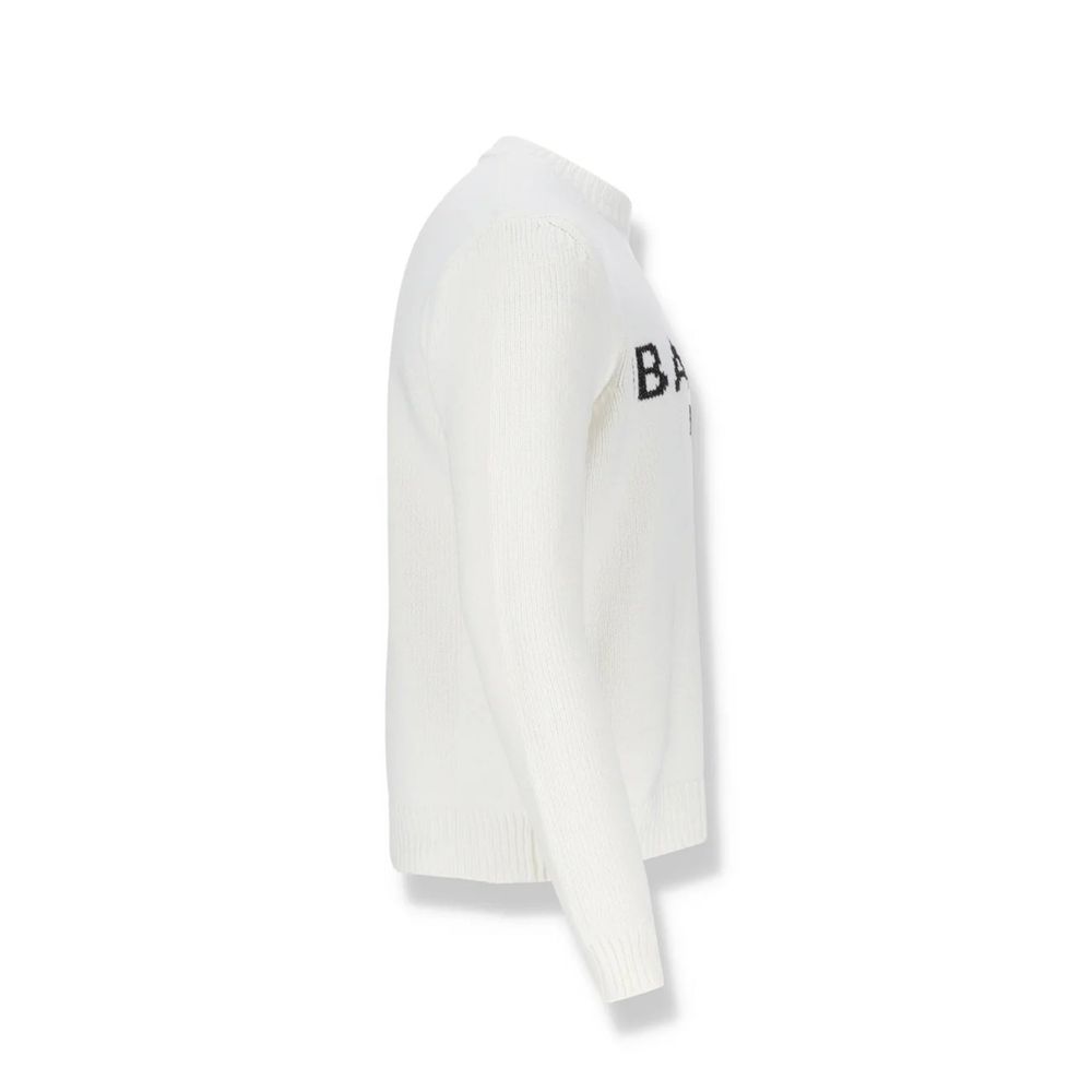 Sweatshirt blanc en coton de la marque Balmain, vue de face, avec logo discret au centre, tissu doux et confortable.
