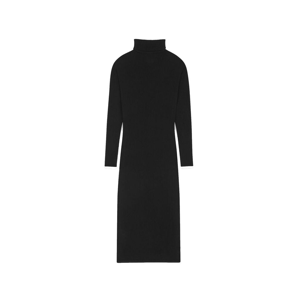 Robe décontractée en cachemire noir de Saint Laurent, coupe élégante et tissu doux visible sur cette image.