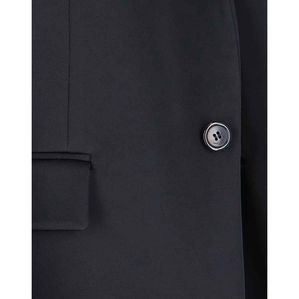 Manteau noir en acétate de Saint Laurent suspendu sur un cintre, avec col large et design élégant.