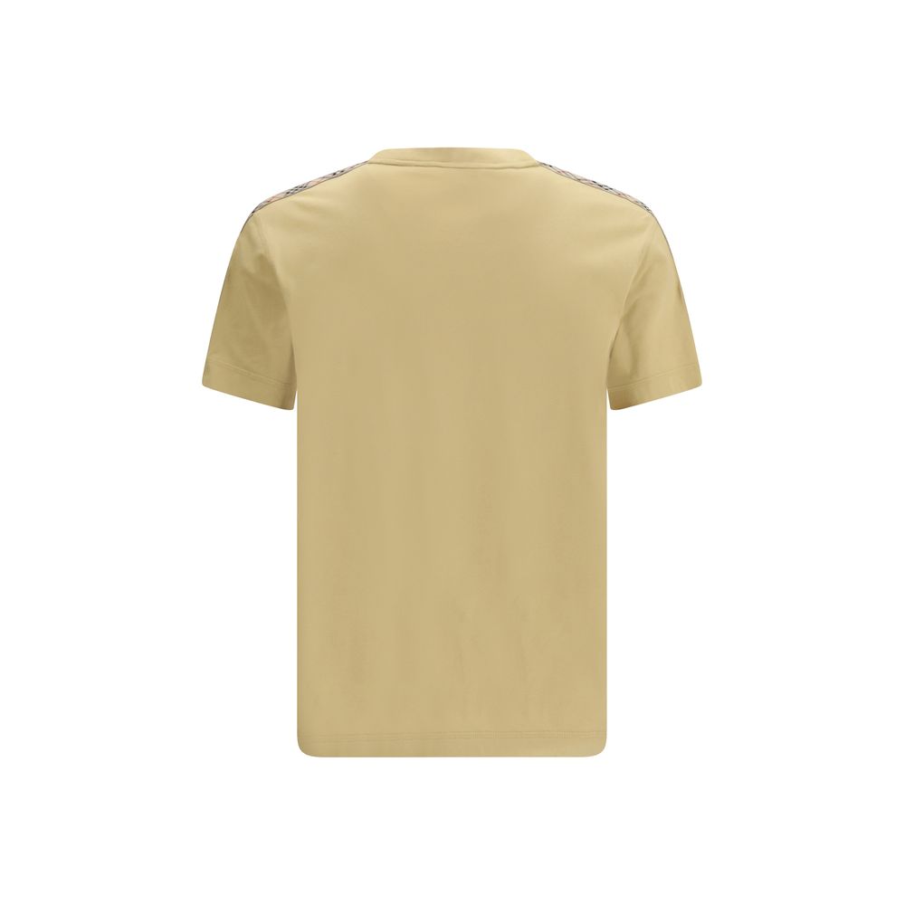T-shirt en coton beige de la marque Burberry, modèle simple avec logo discret visible sur le devant.