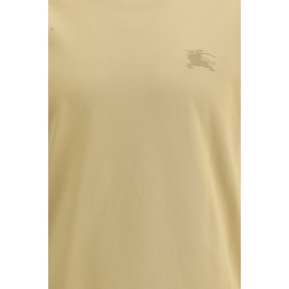 T-shirt en coton beige de la marque Burberry, coupe classique avec logo discret sur la poitrine.