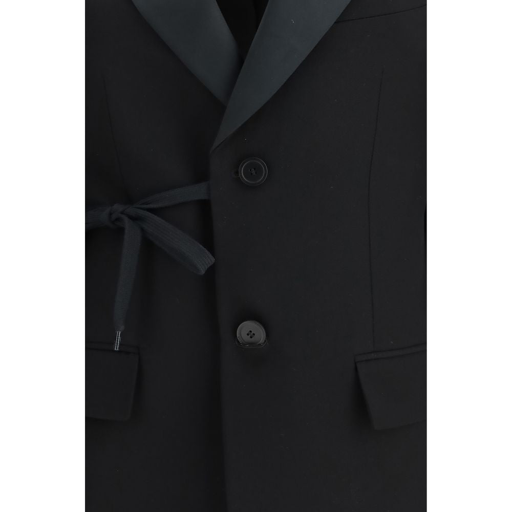 Manteau en laine noir Balenciaga, à coupe élégante avec col classique, porté sur un modèle.