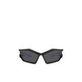 Lunettes de soleil Givenchy en polyéthylène noir avec monture élégante et verres foncés.