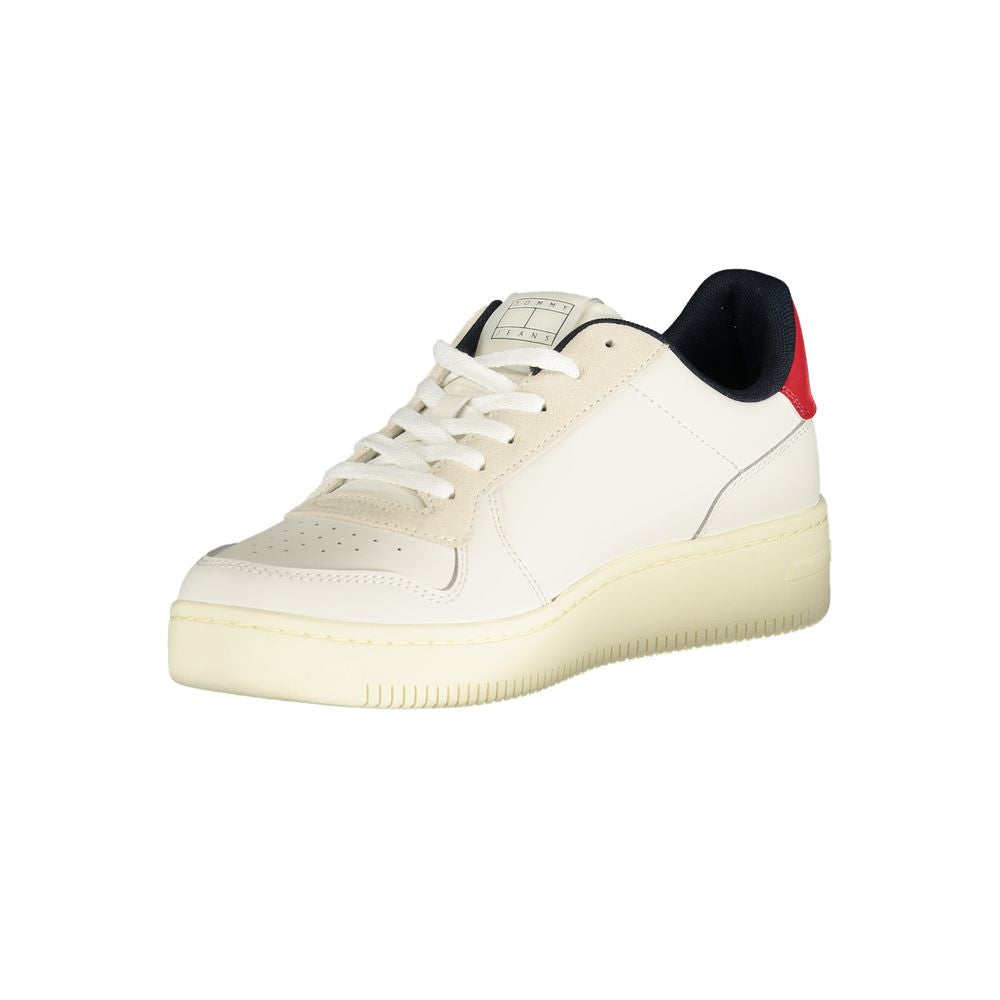 Sneakers pour hommes Tommy Hilfiger en polyuréthane blanc, style décontracté avec design moderne et semelle blanche.