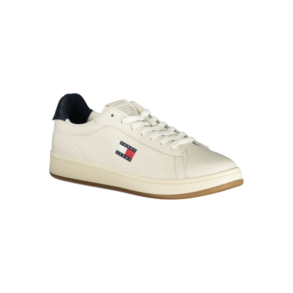 Sneakers en polyuréthane blanches Tommy Hilfiger pour homme, design moderne et confortable, vue de face.