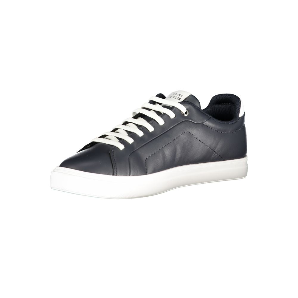 Chaussure sneaker homme Tommy Hilfiger en polyuréthane bleu, avec semelle blanche et design moderne.