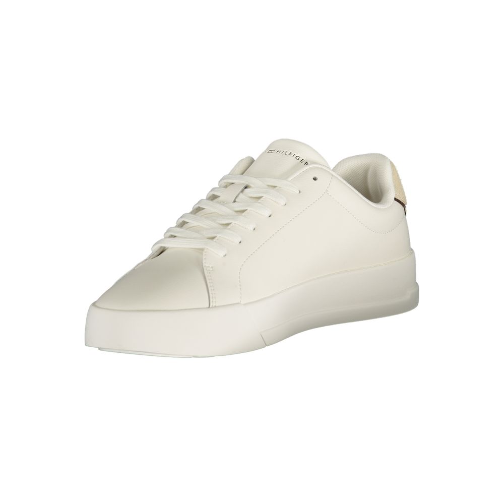 Sneakers blanches en polyuréthane Tommy Hilfiger pour homme, style décontracté et moderne, vue de face.
