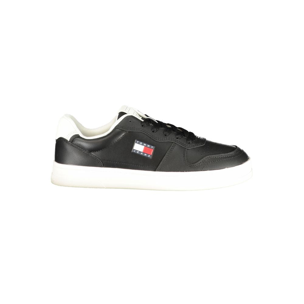 Sneakers pour femmes Tommy Hilfiger en polyurethane noir, chaussure décontractée avec semelle blanche.