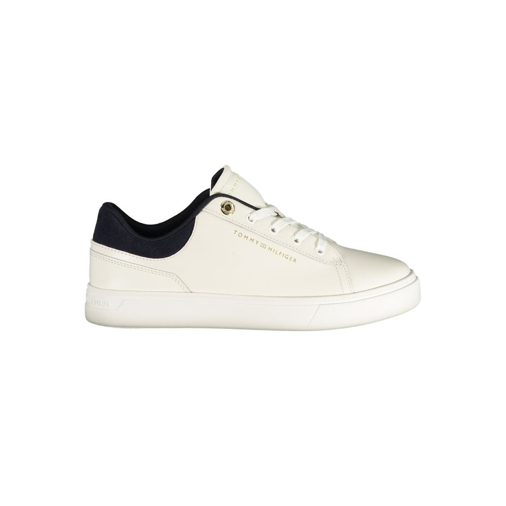 Sneakers blanches en polyuréthane pour femme de la marque Tommy Hilfiger, vue de côté.