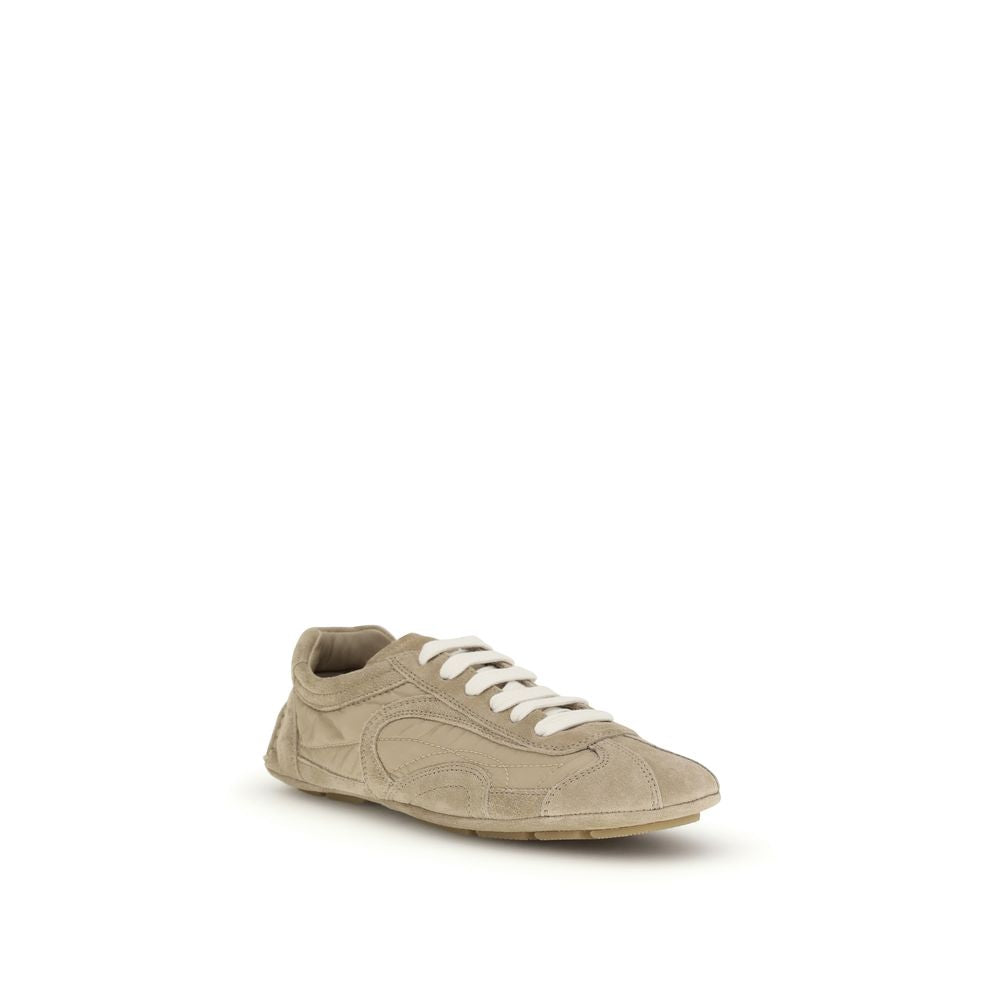Chaussures de sport Prada beige en mouton Ovis Aries avec semelles blanches et design élégant, vue de côté.