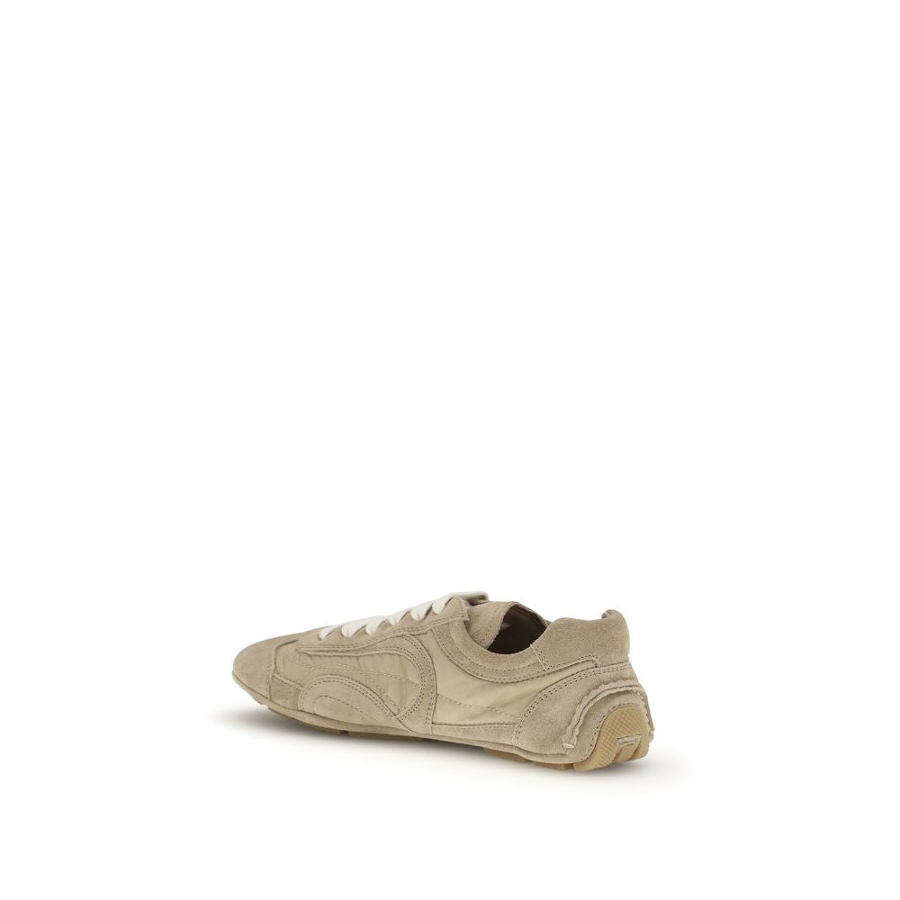 Chaussures de sport Prada en daim beige Ovis Aries pour homme, baskets athlétiques élégantes et confortables.