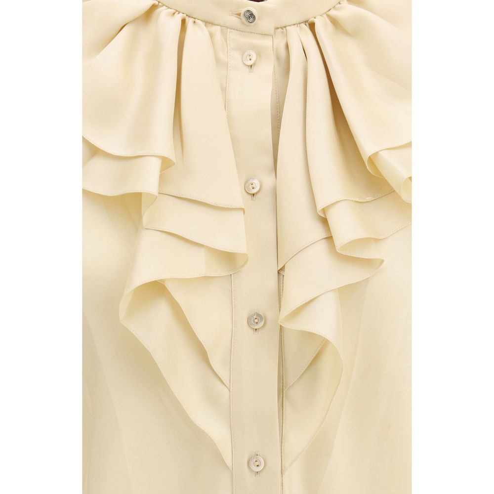 Chemise en soie beige Gucci pour femme, détail élégant et coupe classique visible sur l’image.
