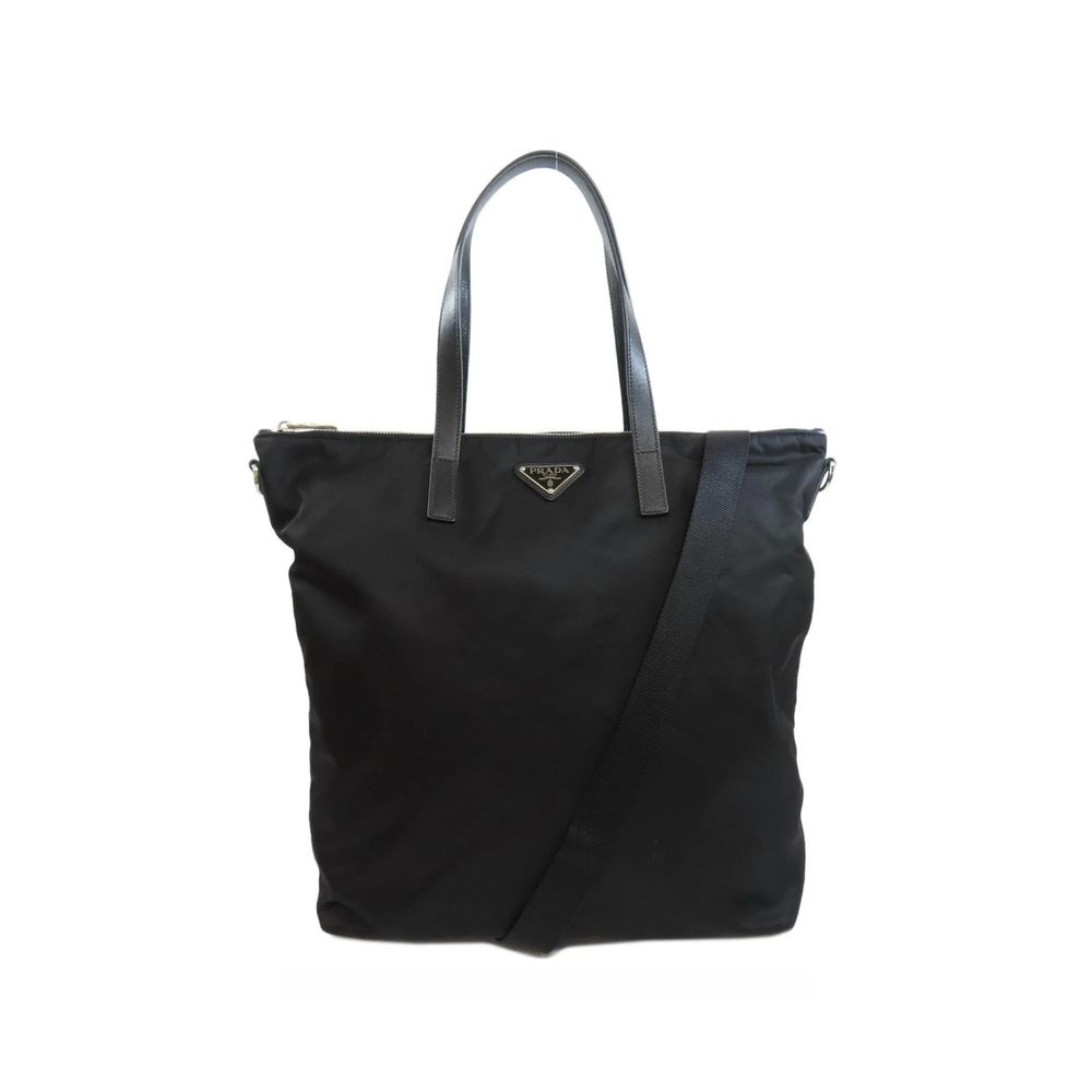 Sac Prada en nylon noir, grand modèle tote avec poignées épaisses, idéal pour un usage quotidien.