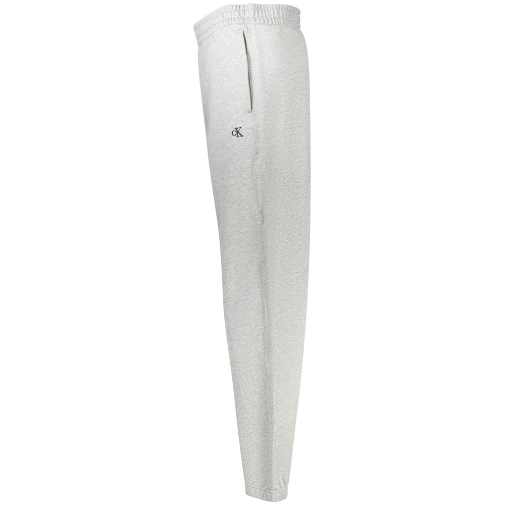 Pantalon de sport pour homme Calvin Klein en coton gris, coupe décontractée, idéal pour le confort et le style casual.