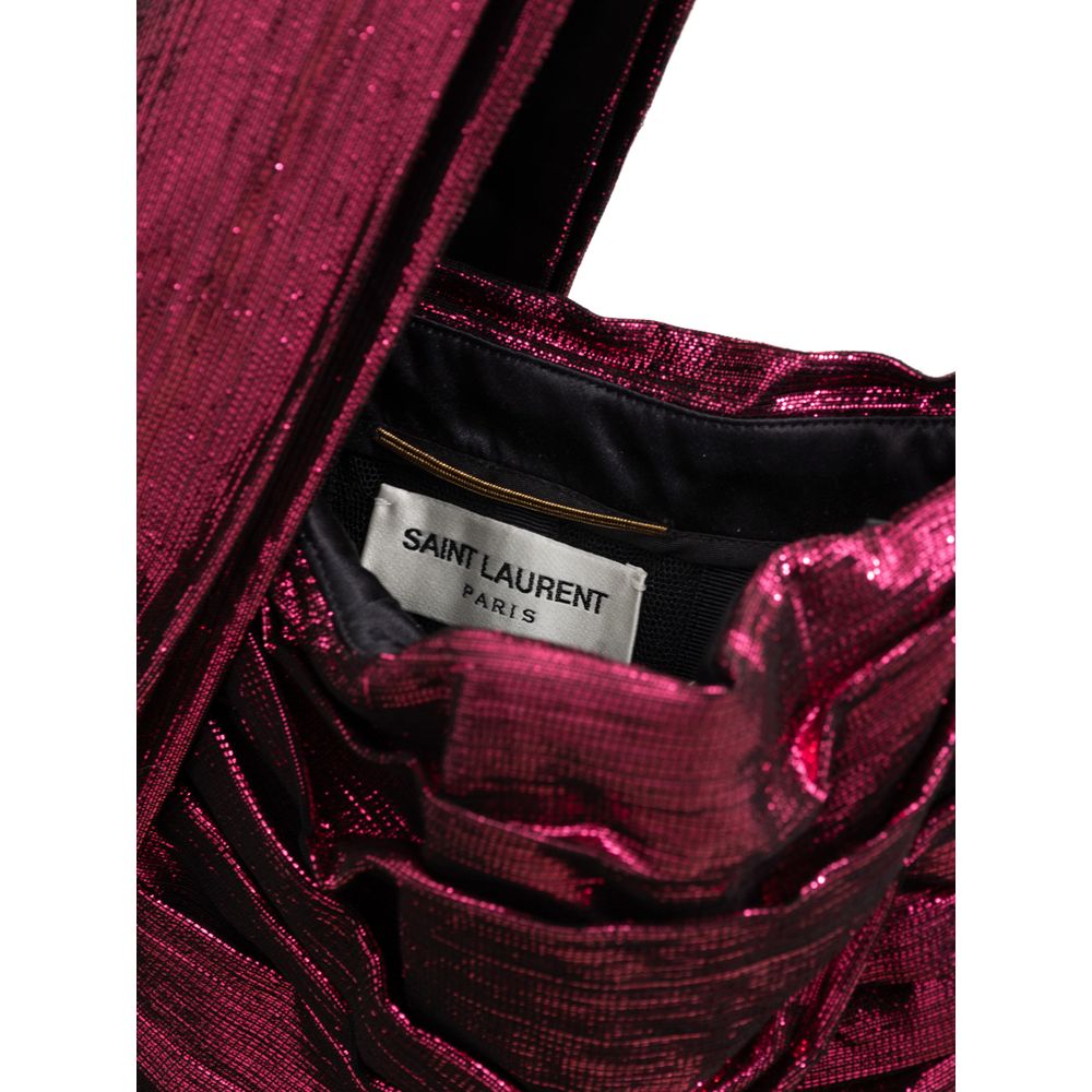 Robe courte en viscose fuchsia de Saint Laurent, coupe élégante et fluide, portée avec style.