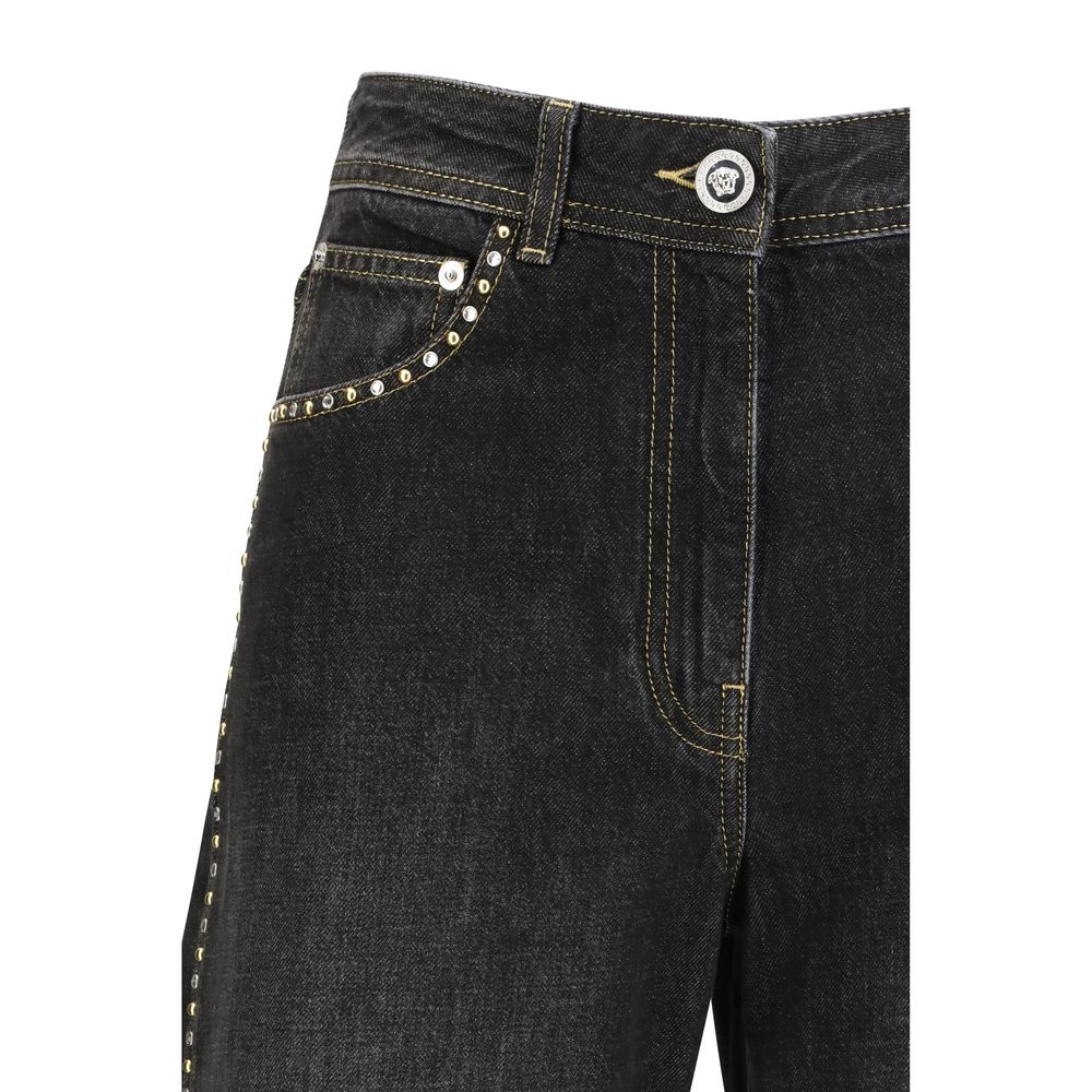 Jeans droits en coton noir de la marque Versace, coupe classique, visible en gros plan sur le produit.